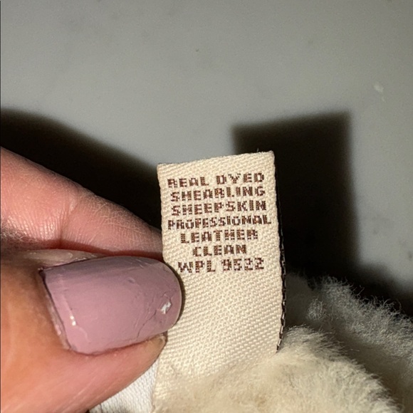 UGG Tan Shearling Lace-Up Gloves - Picture 5 of 5